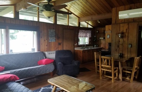 Lochmere House | Cozy Rustic Cottage