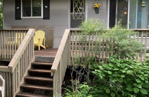 Gravenhurst Cabin | Cozy rustic private cottage 1 minute to beach
