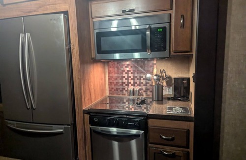 Anderson County House | Cozy RV - Awesome View - Fishing & Pet Friendly!
