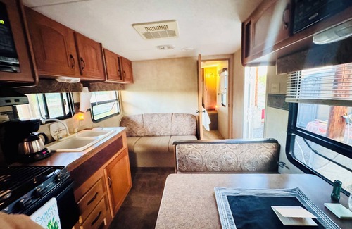 Custer House | Cozy RV Camping close to the border & Birch Bay on our farm under starlit skies!