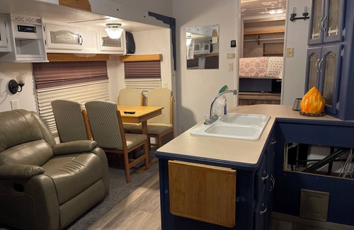 South Valley House | Cozy RV in Albuquerque