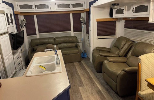 South Valley House | Cozy RV in Albuquerque