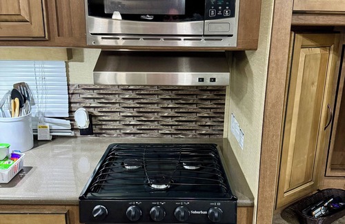 Nicholson House | Cozy RV in quaint Nicholson. Close to UGA.