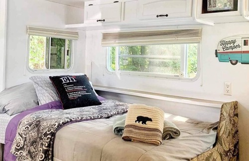 Maple Ridge House | Cozy RV Staycation!
