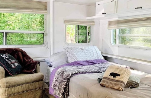 Maple Ridge House | Cozy RV Staycation!
