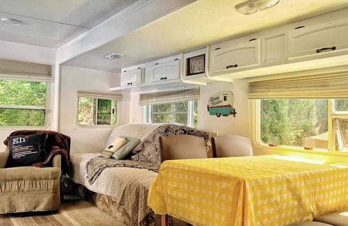 Maple Ridge House | Cozy RV Staycation!