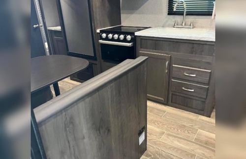 Kempner House | Cozy RV with 1 bedroom and bunk and AC, WiFi in relaxing Kempner