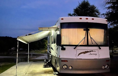 Gulf Hills House | Cozy RV with AC located in Ocean Springs - Biloxi Casinos nearby.