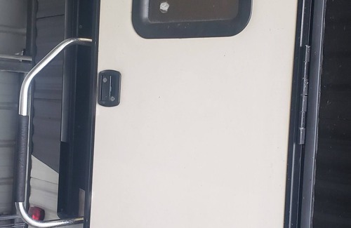 Theriot House | Cozy RV with WiFi and AC in charming Theriot
