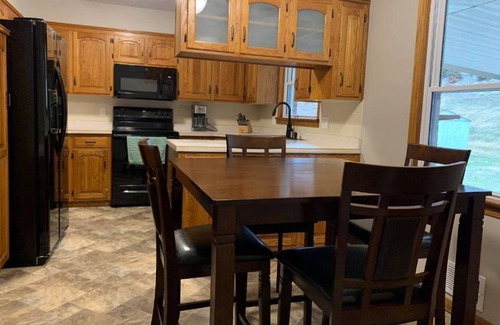 Jefferson City House | Cozy's Bungalow 2