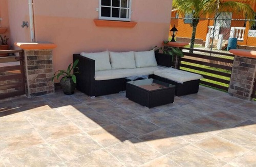 Ladyville House | Cozy/Safe house-3 mins from Airport close/near to Mayan Ruins Belize attractions