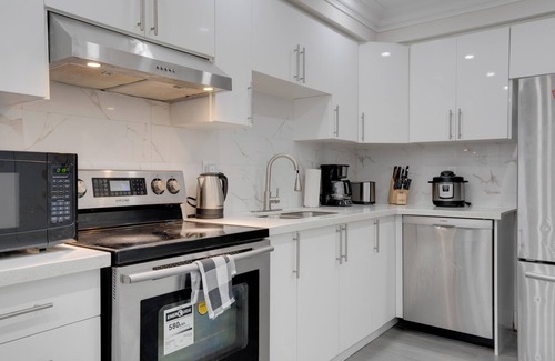 Vaughan House | Cozy & Safe Vaughan rental with Fast Internet & Workspace near Wonderland