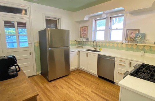 St. Louis House | Cozy Saint Louis Cottage near Major Landmarks