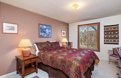 Northeast Santa Fe Hotel | Cozy Santa Fe Retreat: Fireplace, Walk to Plaza