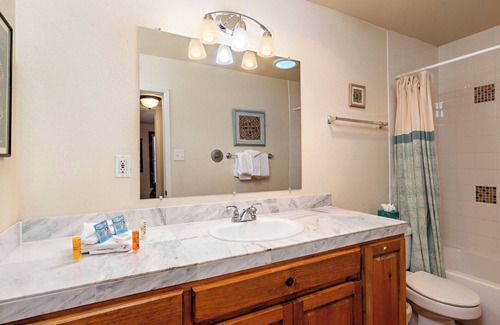 Northeast Santa Fe Hotel | Cozy Santa Fe Retreat: Fireplace, Walk to Plaza