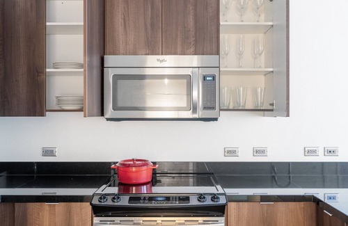 The Villas Apartment | Cozy Santana Row 1BR w/Pool, Gym, nr. Googleplex Campus by Blueground