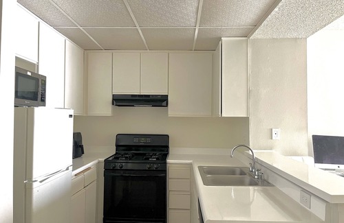 Ladera Heights Apartment | Cozy ‘santorini themed’ apartment in l.a