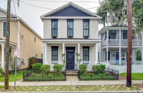 Thomas Square Apartment | Cozy Savannah Vacation Rental with Fenced Courtyard!