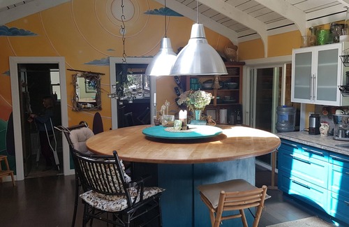 Savary Island Cabin | Cozy Savary Island Cabin (whole cabin)