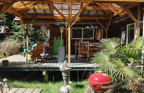 Savary Island Cabin | Cozy Savary Island Cabin (whole cabin)