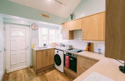 East Dereham Apartment | Cozy Scarning Apartment for Two