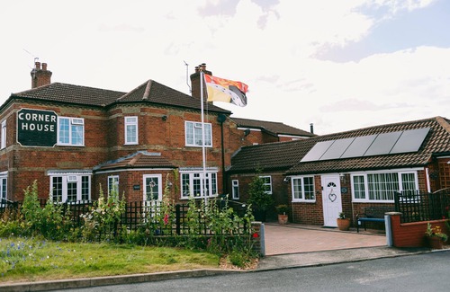East Dereham Apartment | Cozy Scarning Apartment for Two