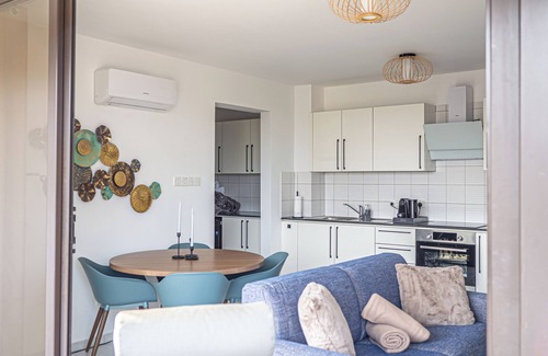 Mazotos Apartment | Cozy sea view apartment