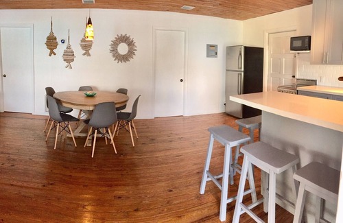 Alice Town House | COZY SEASIDE 2 BED/2 BATH COTTAGE IN ALICE TOWN, BIMINI, BAHAMAS