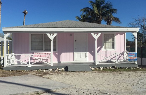Alice Town House | COZY SEASIDE 2 BED/2 BATH COTTAGE IN ALICE TOWN, BIMINI, BAHAMAS