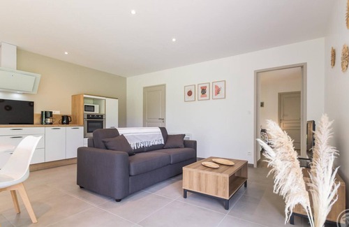 Anneville-sur-Mer Cottage | Cozy Seaside Cottage with Private Garden and Terrace, Near Protected Havre de Geffosses