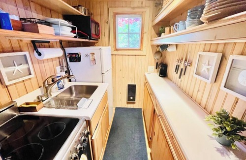 The Pines Cottage | Cozy Seaside Cottage with Screened Porch & Bikes, Steps from Rehoboth Beach