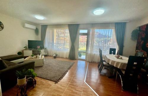 Sveti Vlas Apartment | Cozy Seaside Getaway One Bedroom Apartment Moni in Sveti Vlas