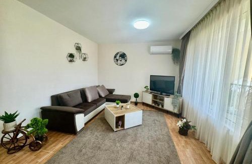 Sveti Vlas Apartment | Cozy Seaside Getaway One Bedroom Apartment Moni in Sveti Vlas