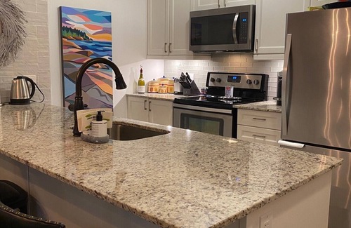 Collingwood Condo | Cozy Seasonal Ski Rental minutes to Blue Mountain, awesome heated outdoor pool