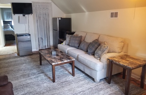 Milwaukee House | Cozy secluded 1-bedroom bungalow w/AC, WiFi in superb Milwaukee. Pet friendly