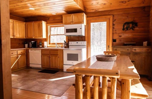 Bodines Cabin | Cozy Secluded 3 BR Log Cabin with Hot Tub and Wood Burning Fireplace!