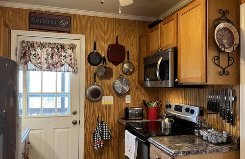 Mocksville Cabin | Cozy Secluded Cabin on 50 Acre Horse Ranch