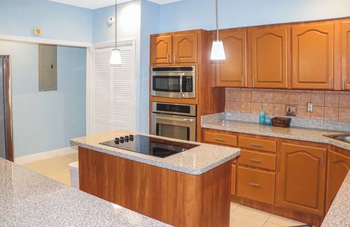 Downtown Apartment | Cozy secluded centrally located 2 bedroom in Freeport with a private pool
