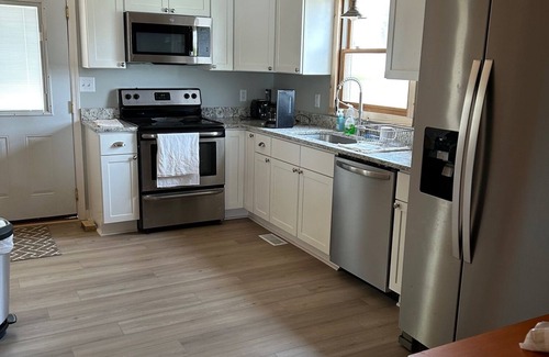 Mayhew Cottage | Cozy, Secluded Cottage With Great Views of Lake Norman - Right On The Water