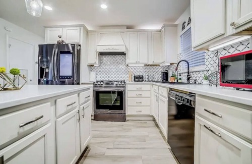 North San Antonio - SAT House | Cozy Secluded Home away from Home minutes away from airport/major attractions