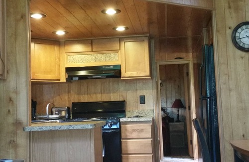Lopez Island Cabin | Cozy, Secluded, Pet Friendly Cabin with Private Hot Tub.