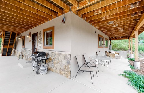 Turtle Lake House | Cozy & secluded studio - quiet location near town, hiking, & skiing