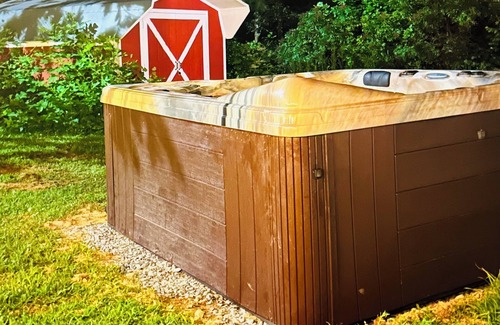 Sevierville House | Cozy, Secluded w/Hot Tub-Quiet mountain Home! Nearby Foothills Pkwy & Dollywood!