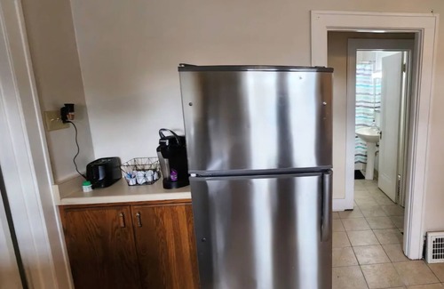 Kenosha House | Cozy second floor deplex 2-bedroom in peaceful Kenosha with AC, heat and WiFi