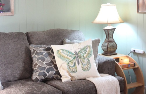 Mankato Apartment | Cozy Second-Floor Stylish & Comfortable Stay