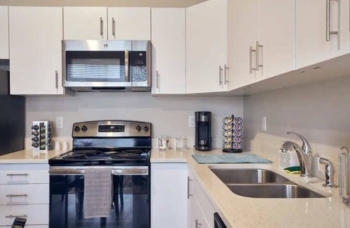 Salt Lake City Apartment | Cozy*Secure*Easy Ski Access*Hot Tub*Gated Parking