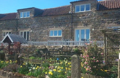 Briggswath House | Cozy self catering cottage, wonderful sea & countryside views, pet friendly
