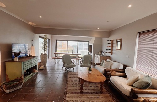 Struisbaai House | Cozy Self Catering House in Struisbaai close to the Most Southern Tip of Africa.