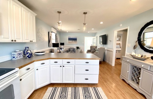 Nags Head House | Cozy Semi Oceanfront Cottage with a Hop, skip and a jump to the beach