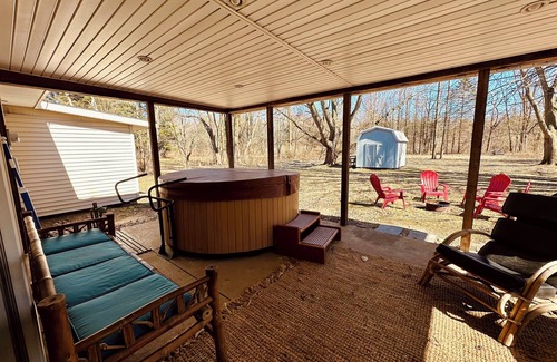 Harbert Cottage | Cozy Serene Cabin by Lake MI&Dunes Private Hot Tub